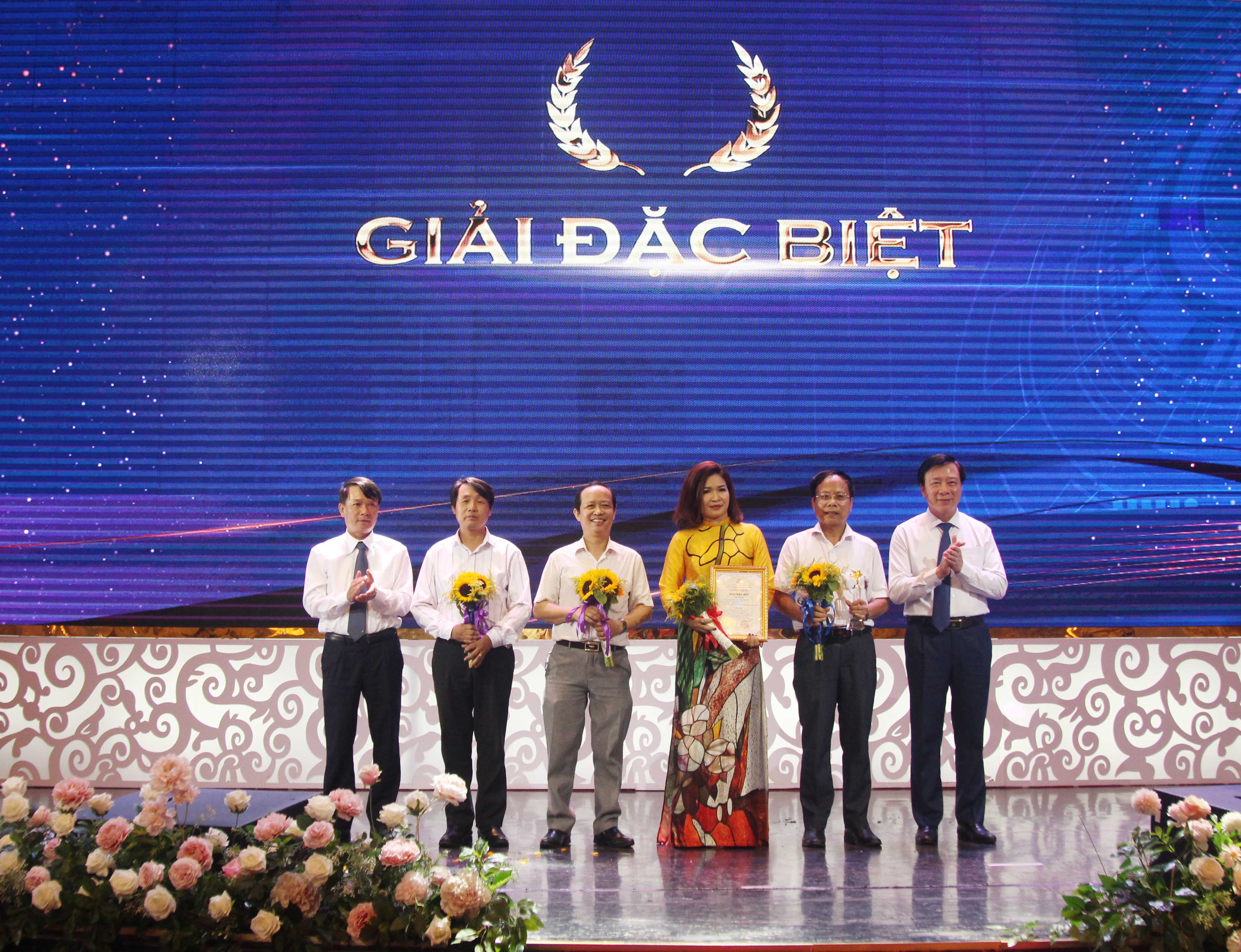 Trao giải báo chí “Hải Dương vượt khó - tăng tốc”