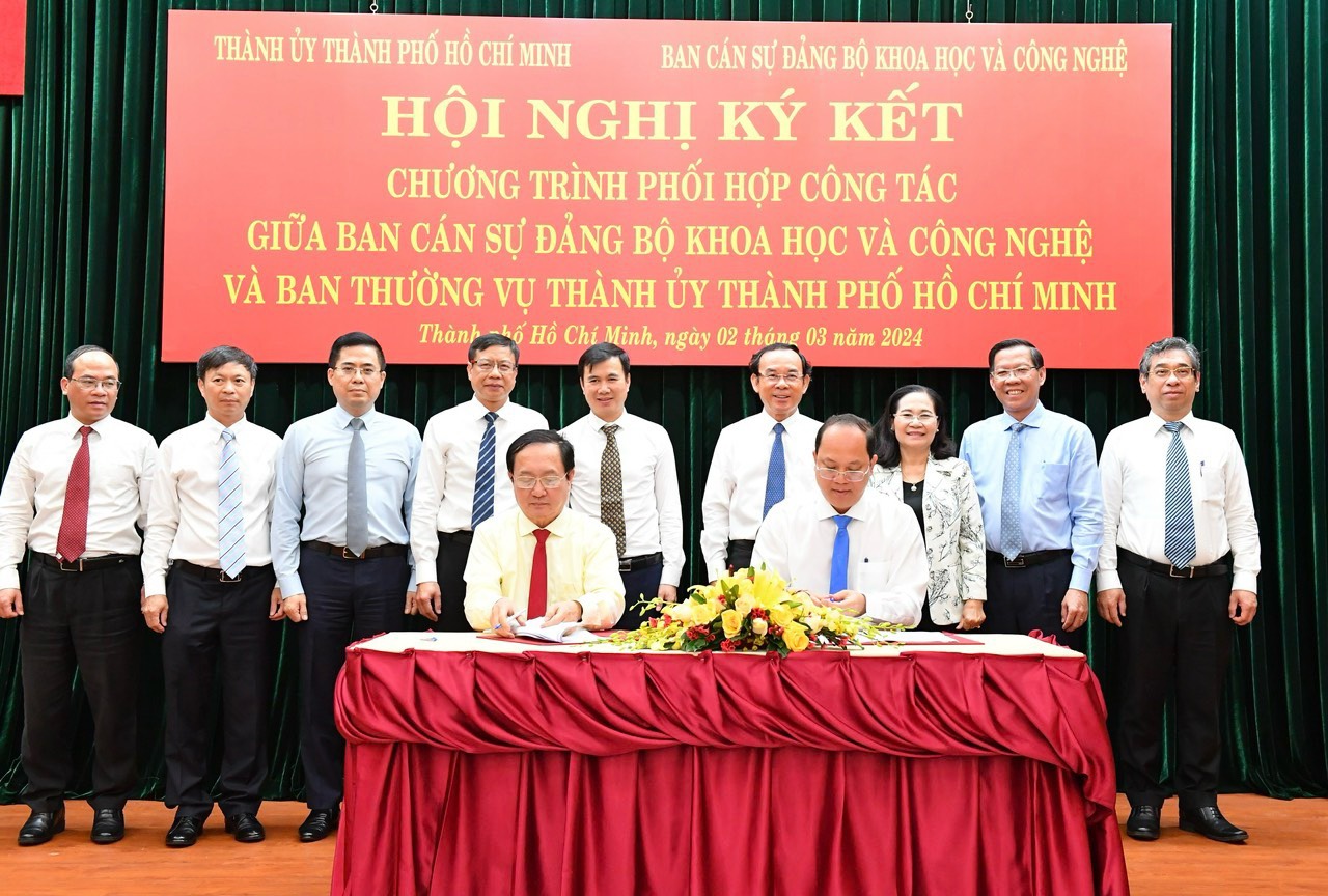 Ban Thường vụ Thành ủy TPHCM và Ban cán sự Đảng Bộ KH&CN ký kết chương trình phối hợp công tác.