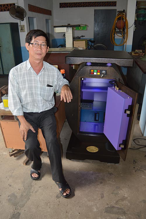 Độc đáo két sắt thông minh tự xịt hơi cay khi bị phá