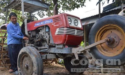 Nông dân Việt sáng chế máy vét mương không người lái