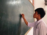 Học sinh sáng chế máy quét rác, máy phun thuốc sâu đa năng