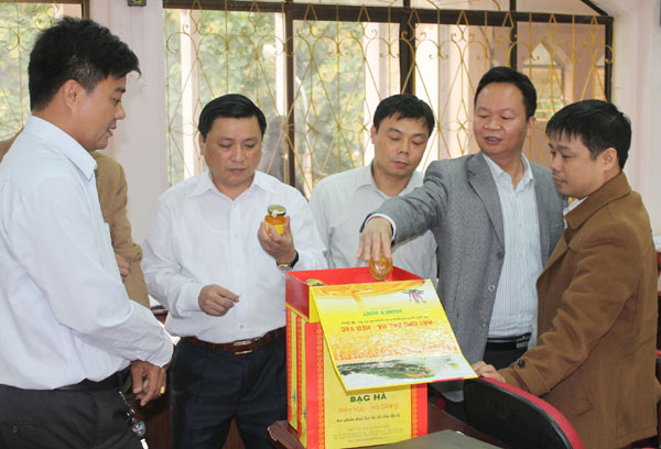 CHỈ DẪN ĐỊA LÝ: Mật ong Mèo Vạc-đặc sản du lịch của cao nguyên đá