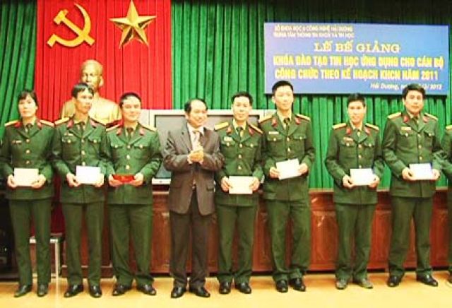 Bế giảng công tác đào tạo tin học ứng dụng và khai giảng lớp tin học ứng dụng năm 2012.