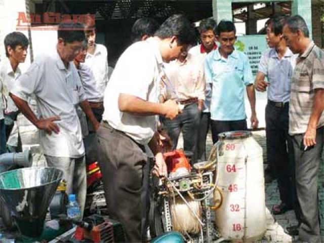 Máy phun thuốc trừ sâu điều khiển từ xa