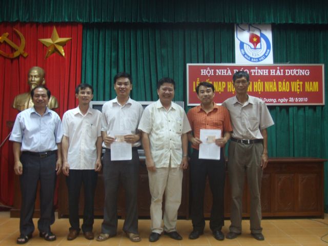 Chi hội nhà Báo tạp chí Khoa học công nghệ và Môi trường đón mừng 2 sự kiện mới.